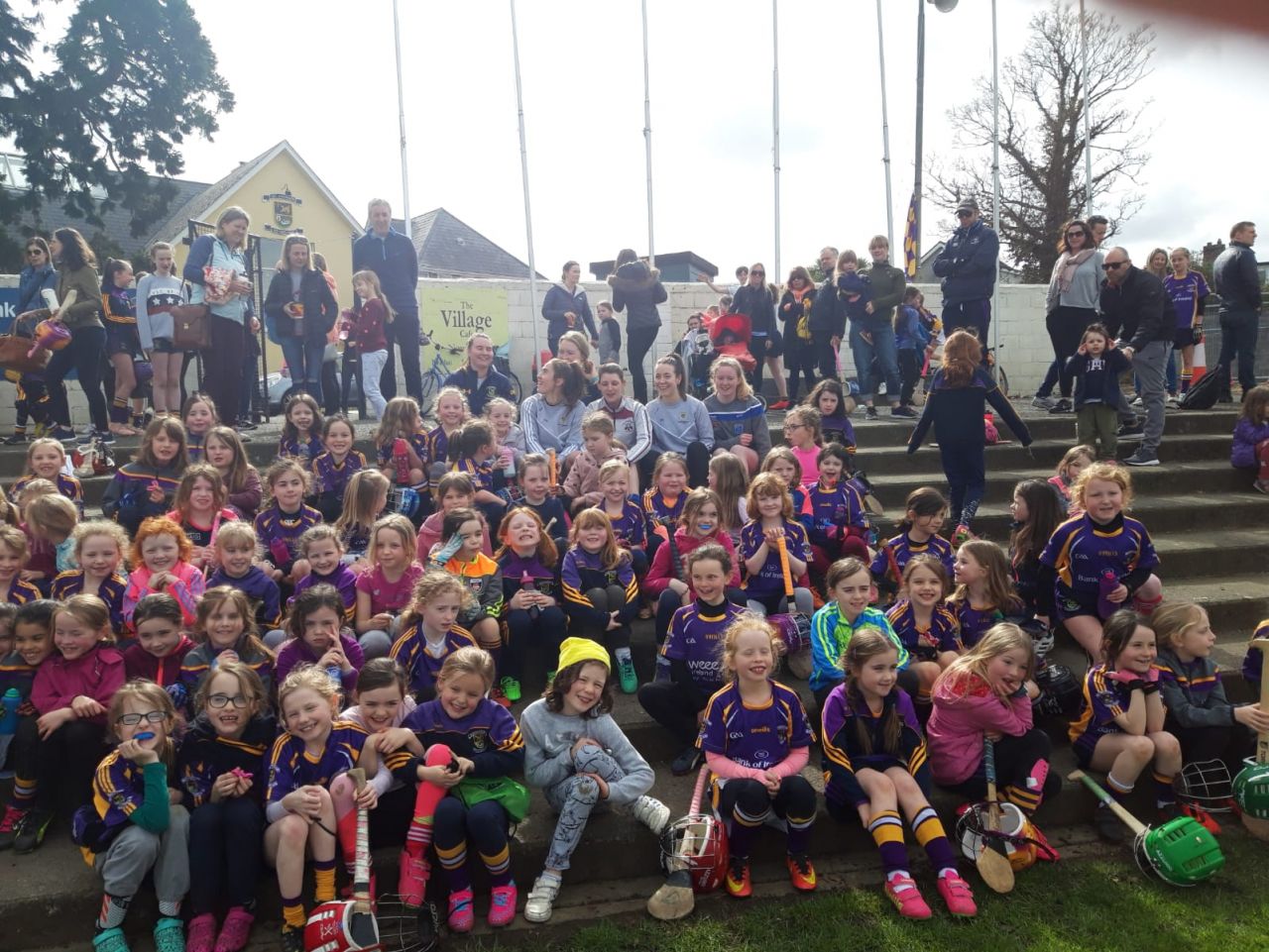 Senior Ladies Football & Camogie Visit U8's