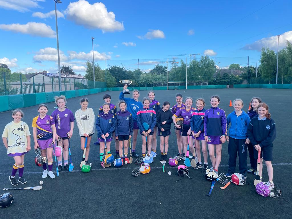 Camogie Féile winning team bring Cup to U9 training.