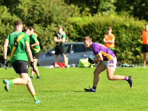 Kilmacud Player Looking for a pass