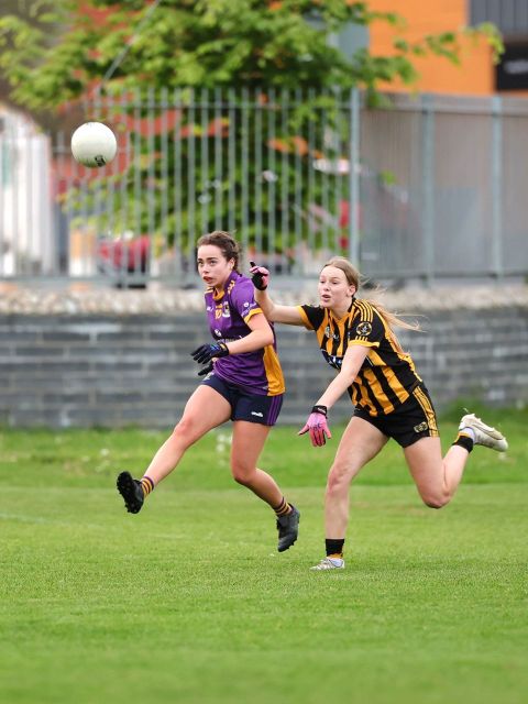 No 10 kicks the ball under pressure